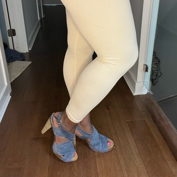 Blue suede high heel. - Picture 1 of 4